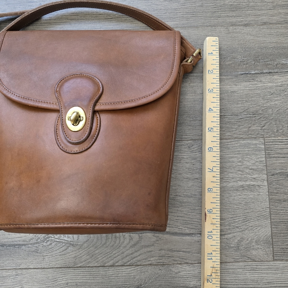 Vintage Coach Shoulder Bag British Tan Leather Classic Fisherman Grandpa - Picture 9 of 11